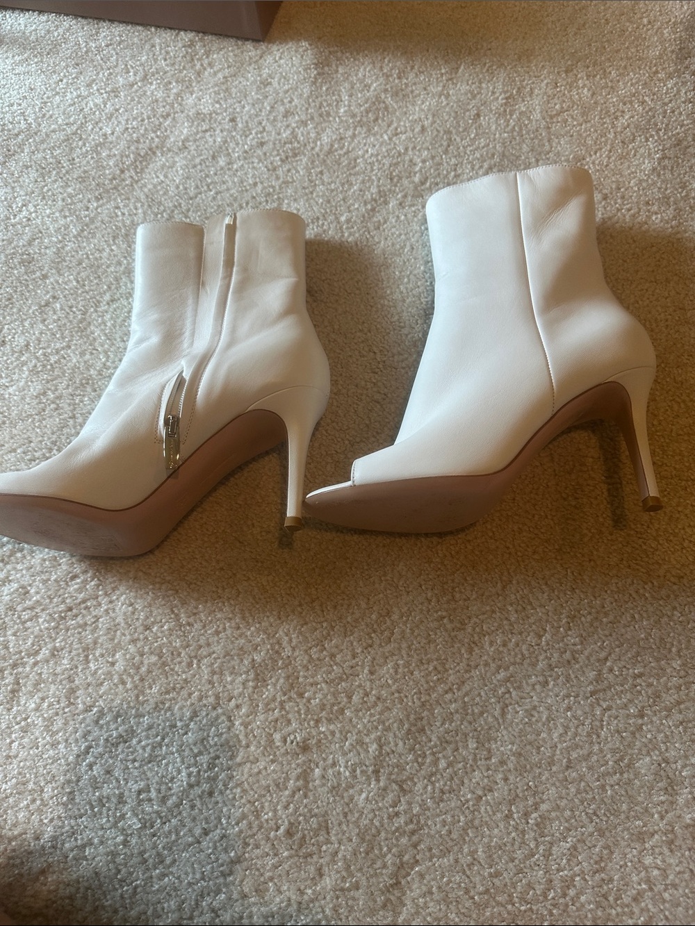 Gianvito Rossi White Leather Peep-Toe Ankle Booties with Side Zip